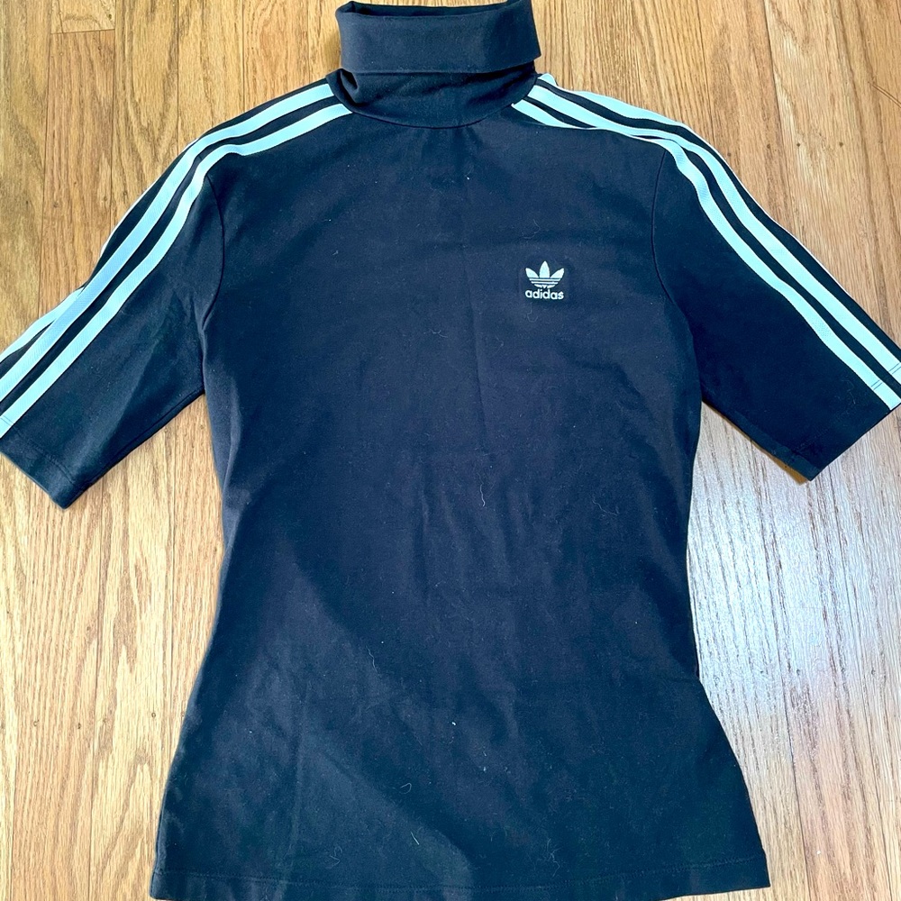 Adidas Women’s turtleneck t shirt size XS
